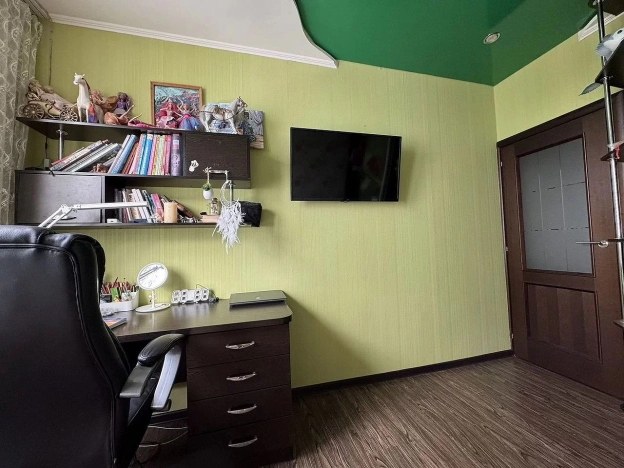 Купить трехкомнатную квартиру в Ростовской области. Вариант № 9967063, 7, площадь -  квм, цена 8450000 рублей