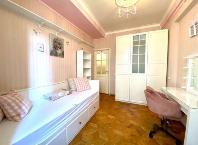 Купить квартиру в районе Басманный в Москве. Вариант № 44784, 21, площадь - квм, цена 32490000.0000 рублей