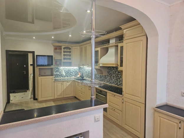 Купить трехкомнатную квартиру на улице Профсоюзная в Москве. Вариант № 10608856, 1, площадь -  квм, цена 22000000 рублей