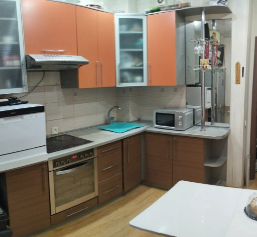 Купить трехкомнатную квартиру в Новосибирской области. Вариант № 8240021, 2, площадь -  квм, цена 9990000 рублей