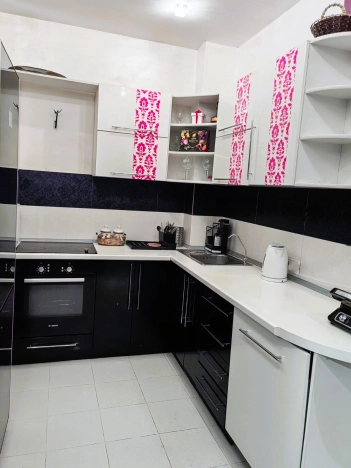 Купить трехкомнатную квартиру в Новосибирской области. Вариант № 10027655, 5, площадь -  квм, цена 9800000 рублей