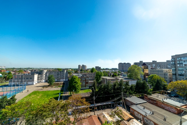 Купить двухкомнатную квартиру на улице Ставропольская в Краснодаре. Вариант № 2630268, 6, площадь -  квм, цена 7700000 рублей