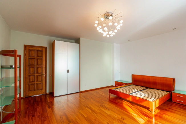 Купить четырехкомнатную квартиру в Омске. Вариант № 17389, 5, площадь -  квм, цена 17890000 рублей