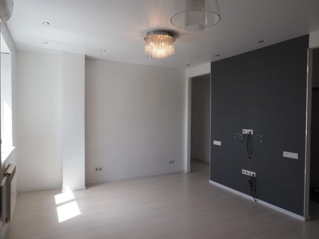 Купить трехкомнатную квартиру в Новосибирске. Вариант № 7767848, 4, площадь -  квм, цена 9800000 рублей