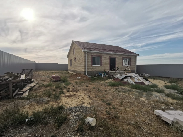 Купить дом на улице Парковая в Элисте. Вариант № 10038, 4, площадь -  квм, цена 7400000 рублей