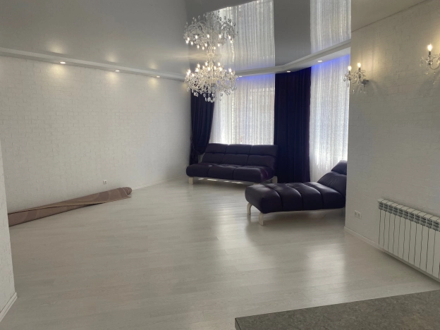 Купить четырехкомнатную квартиру в Омске. Вариант № 2704, 7, площадь -  квм, цена 18000000 рублей