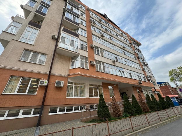 Купить трехкомнатную квартиру на улице Новороссийское шоссе в Краснодарском крае. Вариант № 6819, 22, площадь -  квм, цена 26400000 рублей