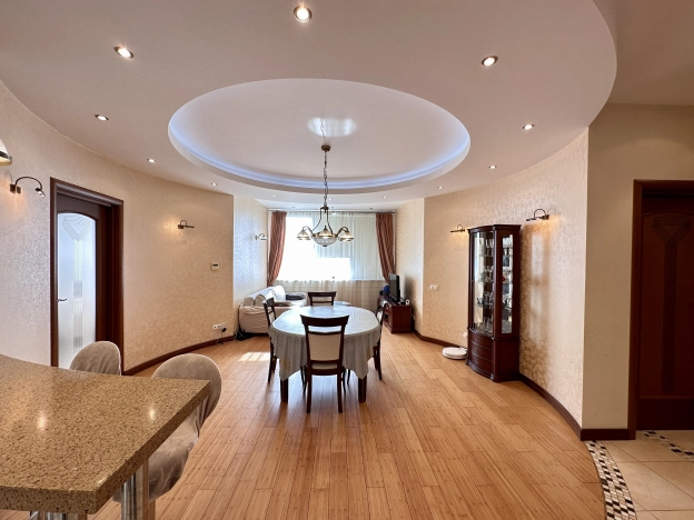 . Вариант № 29562, 5, площадь - 98.3 квм, цена 37999999 рублей