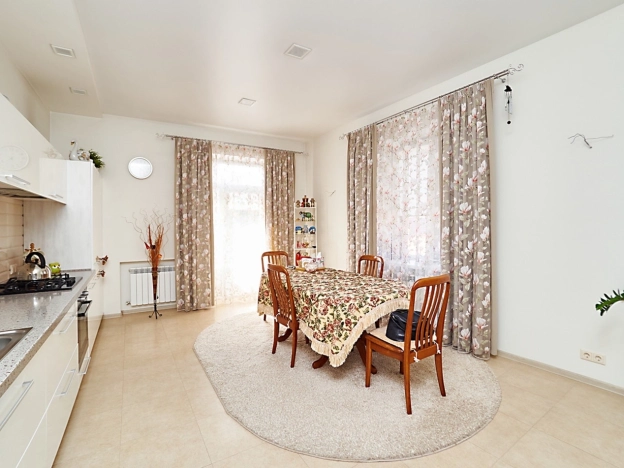 Купить дом на улице Набережная в Тюменской области. Вариант № 33079, 5, площадь -  квм, цена 50000000 рублей