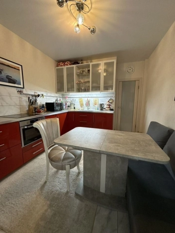 Купить трехкомнатную квартиру на улице Любучанский переулок в Москве. Вариант № 10439642, 19, площадь -  квм, цена 17500000 рублей