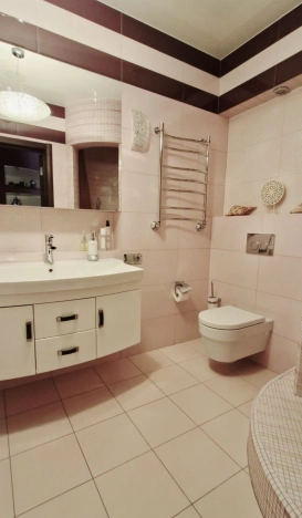 Купить трехкомнатную квартиру у метро Октябрьская в Новосибирске. Вариант № 5541, 14, площадь -  квм, цена 16500000 рублей