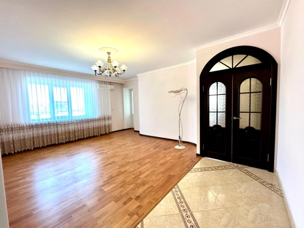 Купить трехкомнатную квартиру в Калуге. Вариант № 235911, 2, площадь -  квм, цена 21000000 рублей