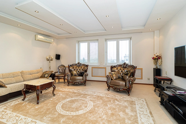 Купить квартиру на улице Октябрьский проспект в Владимире. Вариант № 1222, 5, площадь -  квм, цена 25000000 рублей