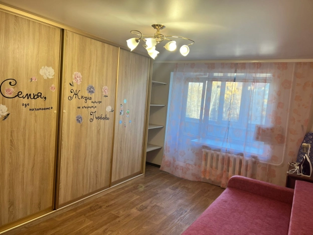 Снять квартиру в Тобольске. Вариант № 7578984, 6, площадь -  квм, цена 40000 рублей