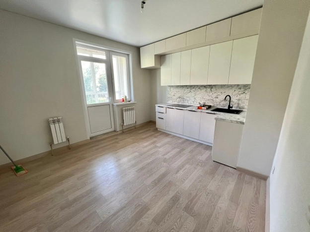 Купить трехкомнатную квартиру в Микрорайоне 5-й в Вологде. Вариант № 2854, 8, площадь -  квм, цена 10190000 рублей