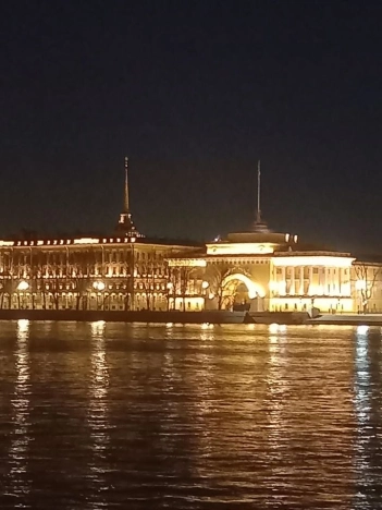 Купить однокомнатную квартиру на вторичке у метро Василеостровская в Санкт-Петербурге. Вариант № 436594, 30, площадь -  квм, цена 24750000 рублей