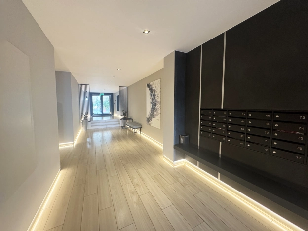 Купить трехкомнатную квартиру в Новосибирске. Вариант № 1723221, 6, площадь -  квм, цена 13300000 рублей