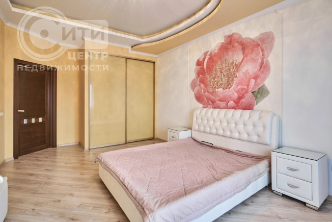 Купить трехкомнатную квартиру в Воронеже. Вариант № 1392545, 15, площадь -  квм, цена 15899000 рублей