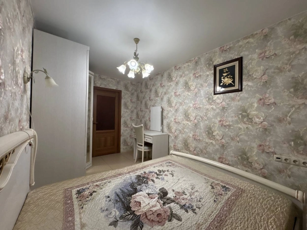 Купить трехкомнатную квартиру в Новосибирске. Вариант № 9062919, 7, площадь -  квм, цена 6800000 рублей