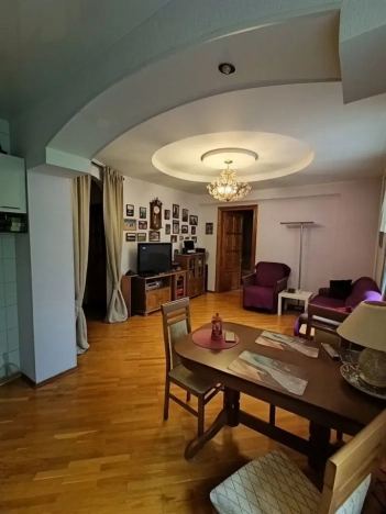 Купить трехкомнатную квартиру в Новосибирске. Вариант № 7686618, 6, площадь -  квм, цена 8500000 рублей