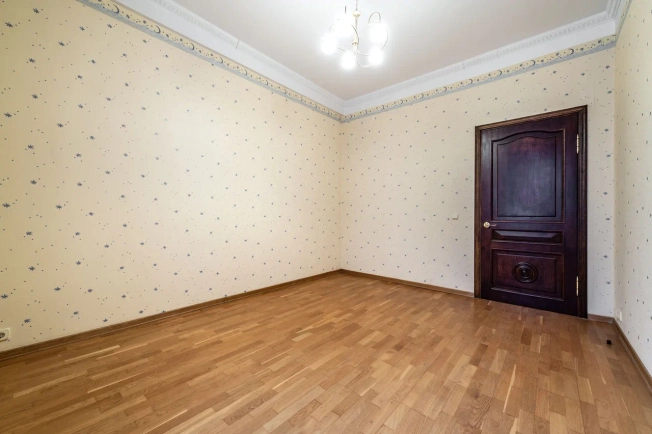 Купить пятикомнатную квартиру в Санкт-Петербурге. Вариант № 10011179, 19, площадь -  квм, цена 35000000 рублей