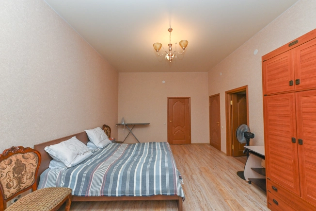 Купить трехкомнатную квартиру в Ростовской области. Вариант № 2897338, 5, площадь -  квм, цена 18400000 рублей