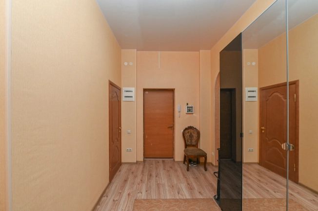 Купить трехкомнатную квартиру в Ростовской области. Вариант № 2897338, 3, площадь -  квм, цена 18400000 рублей