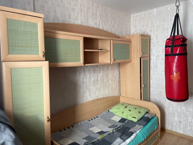 Купить трехкомнатную квартиру в Новосибирской области. Вариант № 8240021, 17, площадь -  квм, цена 9990000 рублей