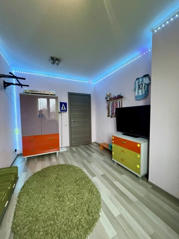 Купить трехкомнатную квартиру в Калининграде. Вариант № 10540565, 8, площадь -  квм, цена 20000000 рублей