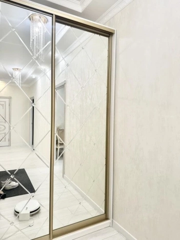 Купить трехкомнатную квартиру у метро Садовая в Санкт-Петербурге. Вариант № 10238209, 12, площадь -  квм, цена 15800000 рублей