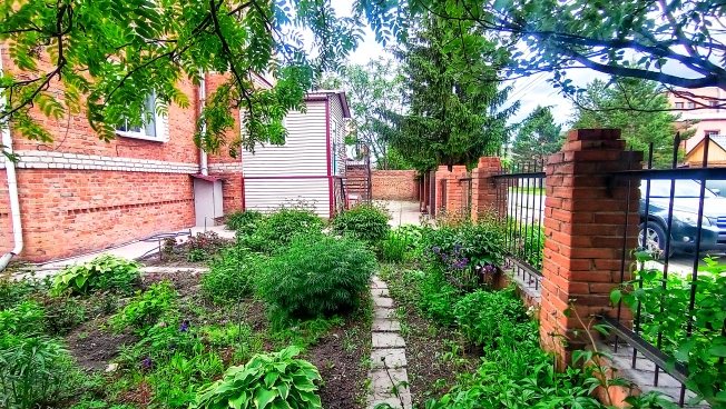 Купить дом в Омске. Вариант № 37784, 42, площадь -  квм, цена 13000000 рублей