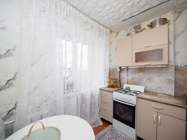 Купить двухкомнатную квартиру в Омске. Вариант № 8147961, 8, площадь -  квм, цена 3800000 рублей