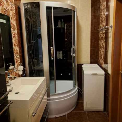 Купить трехкомнатную квартиру в Омске. Вариант № 22902, 15, площадь -  квм, цена 13000000 рублей