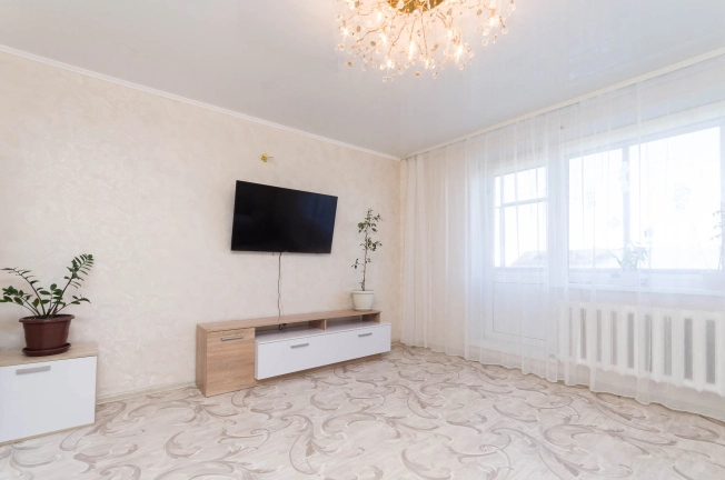 Купить трехкомнатную квартиру в Тюменской области. Вариант № 12929, 9, площадь -  квм, цена 4500000 рублей