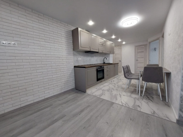 Купить трехкомнатную квартиру в Пушкине. Вариант № 8348, 4, площадь -  квм, цена 9800000 рублей