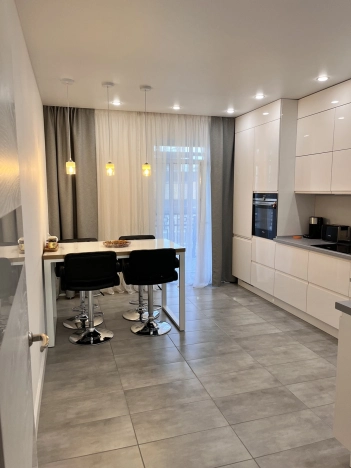 Купить трехкомнатную квартиру в Сыктывкаре. Вариант № 11061, 2, площадь -  квм, цена 17000000 рублей