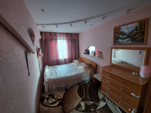 Купить трехкомнатную квартиру в Иркутской области. Вариант № 5786769, 5, площадь -  квм, цена 4200000 рублей