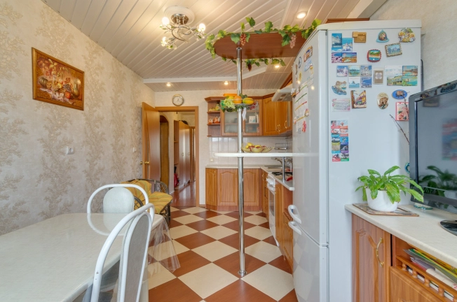 Купить двухкомнатную квартиру на вторичке на улице Карла Маркса в Вологде. Вариант № 10947, 12, площадь -  квм, цена 6300000 рублей