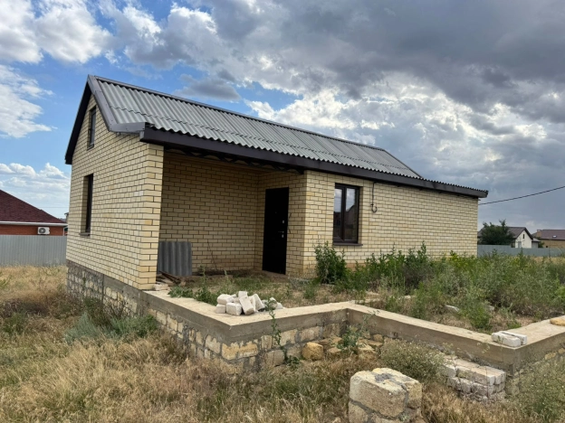 Купить дом в Элисте. Вариант № 57048, 3, площадь -  квм, цена 1980000 рублей