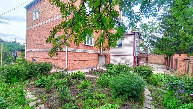 Купить дом в Омске. Вариант № 37784, 44, площадь -  квм, цена 13000000 рублей