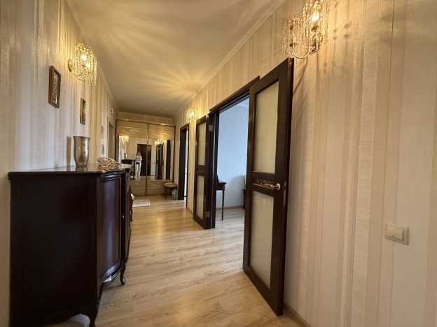 Купить двухкомнатную квартиру в районе Центральный в Калининграде. Вариант № 53435, 7, площадь -  квм, цена 13000000 рублей