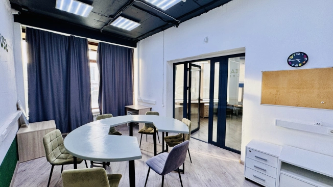 Снять офисы в районе Ленинский в Новосибирске. Вариант № 10756213, 4, площадь - квм, цена 156360 рублей