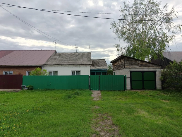 Купить трехкомнатную квартиру на улице Ленина в Бердске. Вариант № 35490, 35, площадь -  квм, цена 3724000 рублей