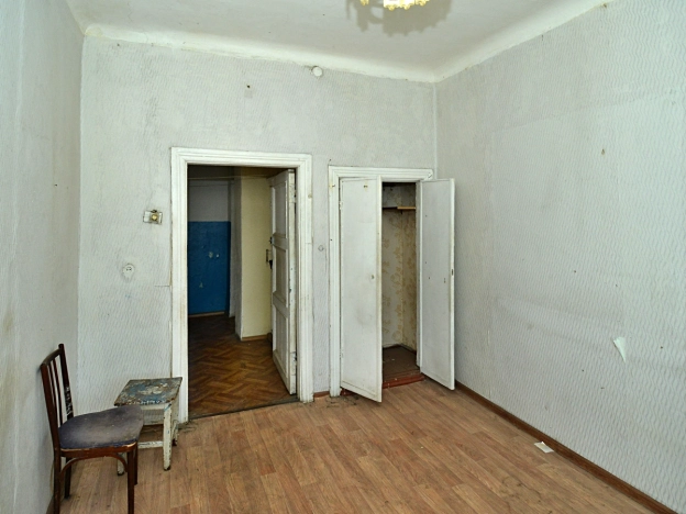 Купить трехкомнатную квартиру в Новосибирске. Вариант № 7564073, 6, площадь -  квм, цена 4200000 рублей