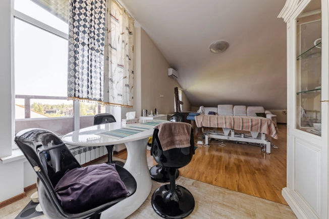 Купить однокомнатную квартиру на вторичке на улице Коробицына в Санкт-Петербурге. Вариант № 270488, 3, площадь -  квм, цена 19500000 рублей