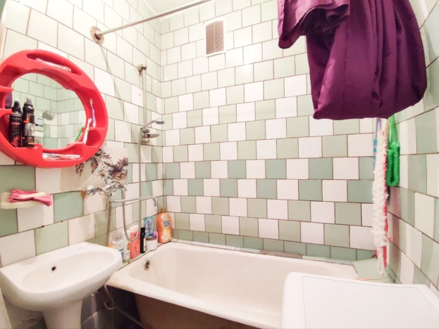 Купить комнату на улице Большевистская в Новосибирске. Вариант № 53999, 18, площадь -  квм, цена 1850000 рублей