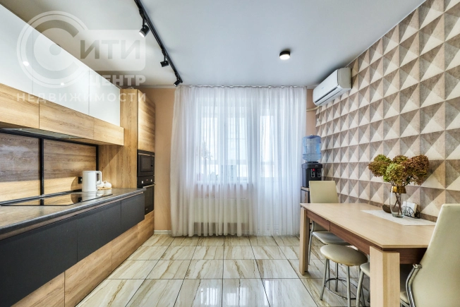 Купить трехкомнатную квартиру в Воронеже. Вариант № 1262803, 10, площадь -  квм, цена 9990000 рублей