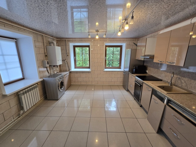 Купить дом на улице Лесная в Ярославской области. Вариант № 3716685, 13, площадь -  квм, цена 11000000 рублей