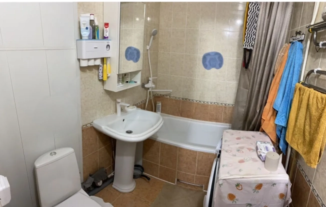 Купить трехкомнатную квартиру в Микрорайоне 1-й, Элиста в Элисте. Вариант № 37677, 4, площадь -  квм, цена 4500000 рублей