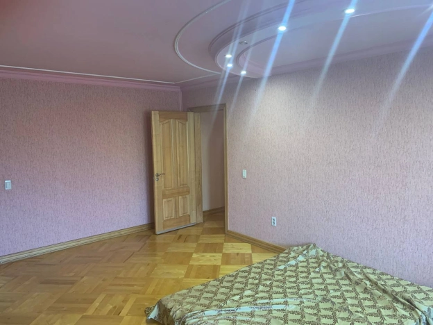 Купить четырехкомнатную квартиру в Вологде. Вариант № 3445, 23, площадь -  квм, цена 19700000 рублей